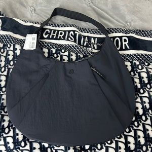 LULULEMON PLEATED SHOULDER BAG